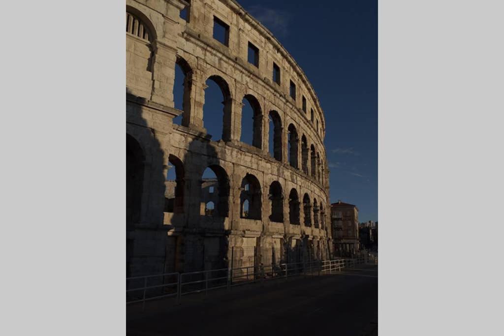Apartments Arenastreet Next To The Amphitheater Pula Exterior photo